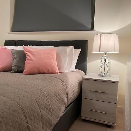Amazing 2 Bed 2 Bath Private Apartment Watford  Luaran gambar